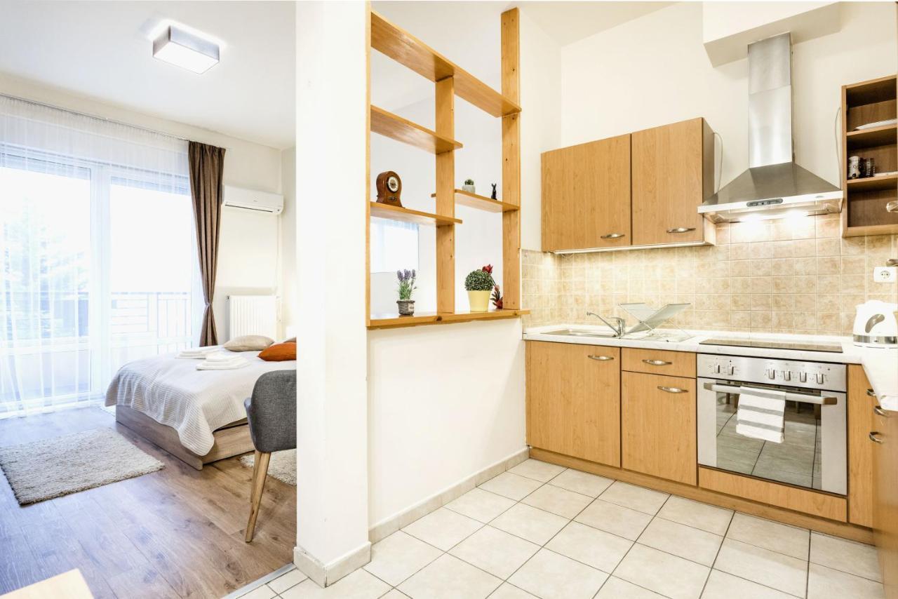 Downtown Charm With Balcony And Garden View Apartment Budapest Luaran gambar