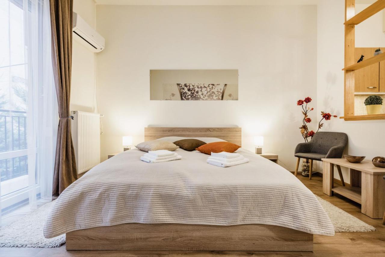 Downtown Charm With Balcony And Garden View Apartment Budapest Luaran gambar